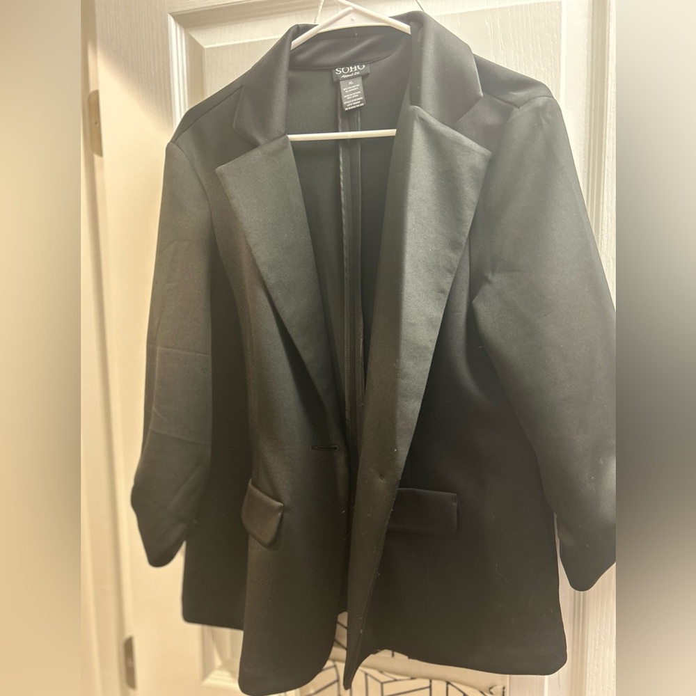 Women’s Blazer - Picture 2 of 4